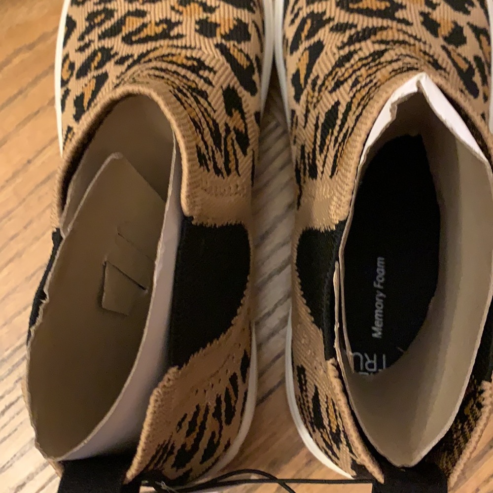 Leopard high top sneakers! - Picture 2 of 3